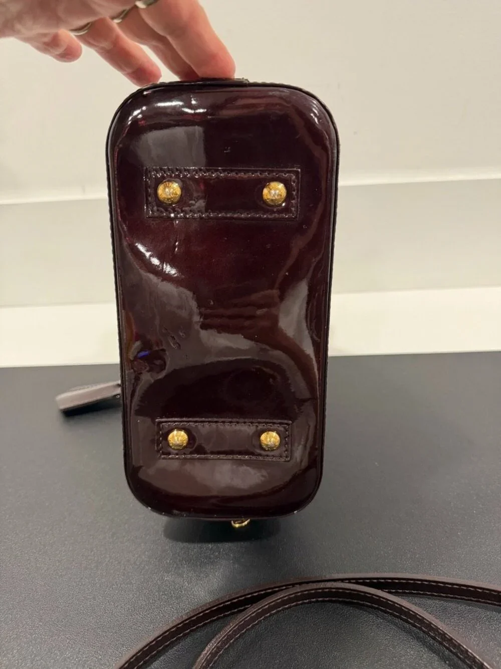Louis Vuitton Alma BB Patent Leather Handbag (JB1507)